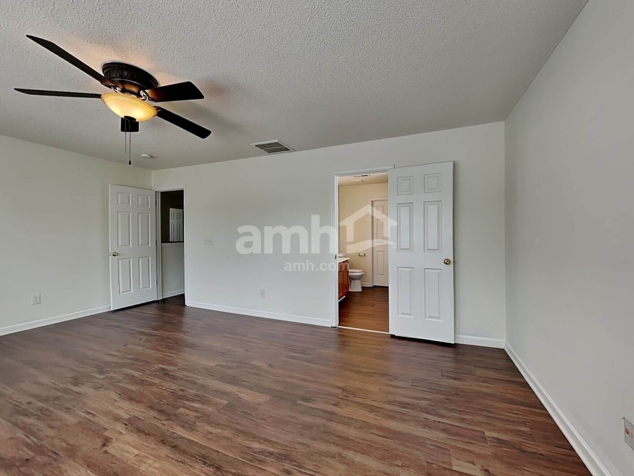 Building Photo - 6016 Glen Way Dr