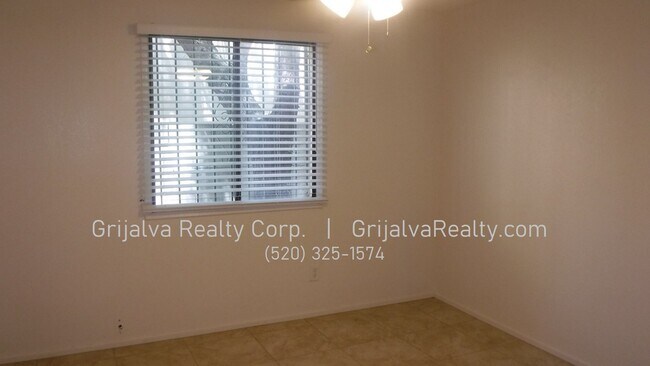 Building Photo - 1550 N 4th Ave