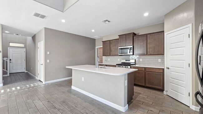 Building Photo - Solar home with a pool in Lucero (Estrella Mountain Ranch)