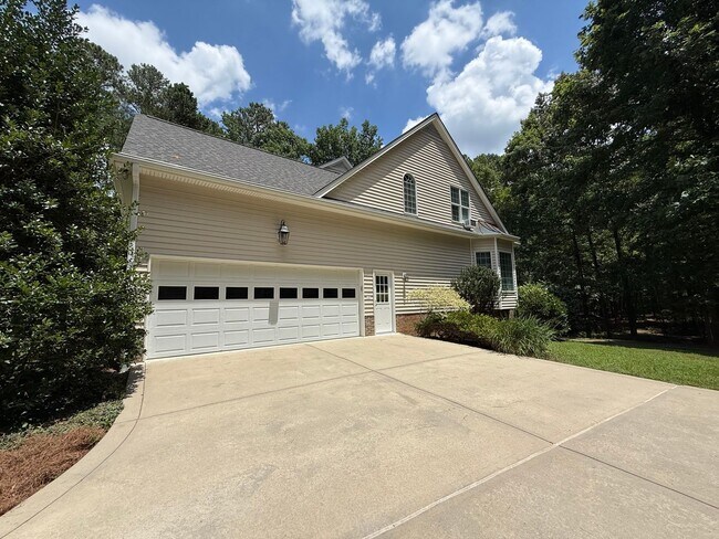 Building Photo - Tranquil and Secluded Raleigh Home with Un...