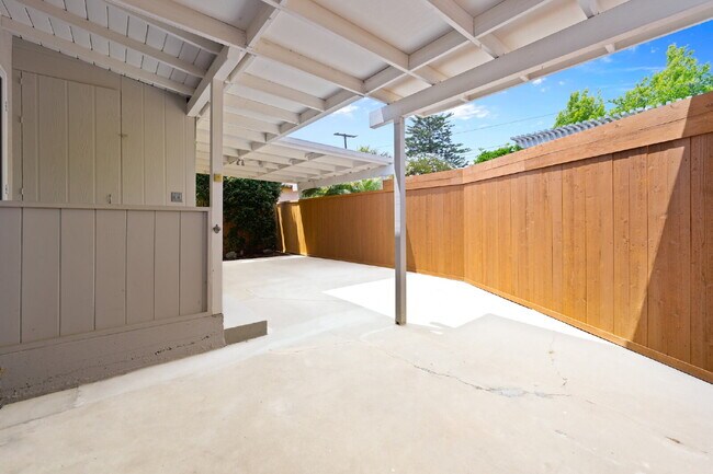 Building Photo - Charming 2-Bedroom Home in Ventura