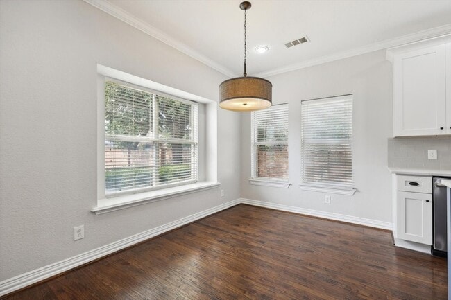 Building Photo - 6043 Fieldstone Dr