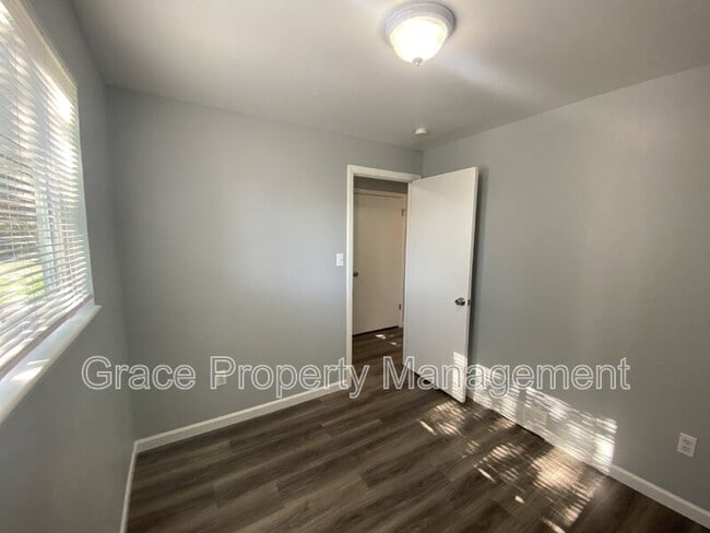 Building Photo - 774 W Cleveland Cir