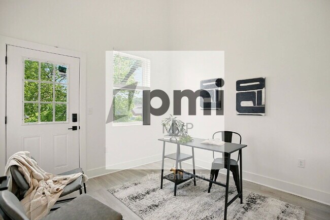 Building Photo - 92 E Innis Ave