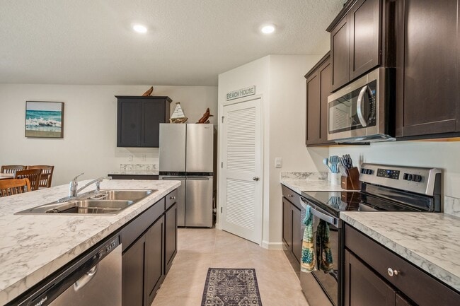 Building Photo - 471 Midvale Terrace