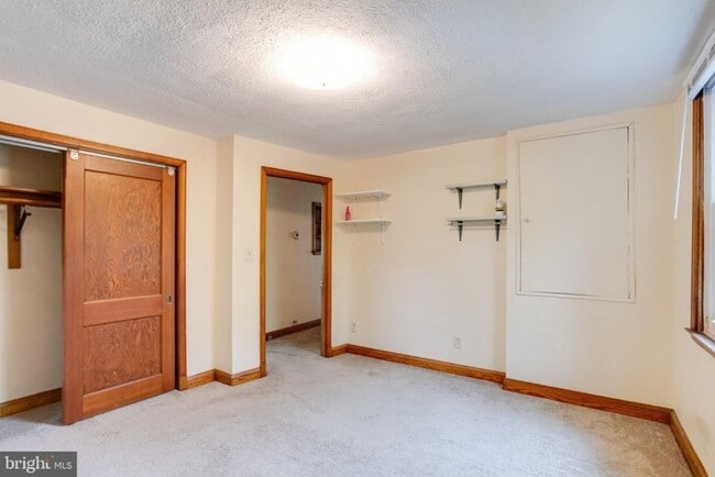 Building Photo - 905 Regester Ave