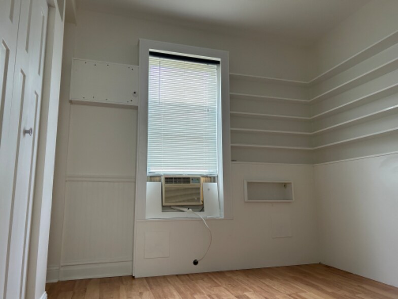 Building Photo - 3841 N Lawndale Ave