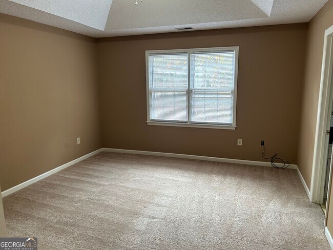 Building Photo - 185 Pebble Creek Dr