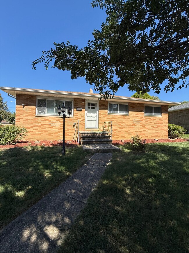 Building Photo - 3 Bedroom 25 bath house in Westpark