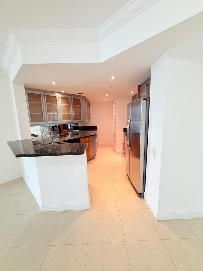 Building Photo - 701 Brickell Key Blvd