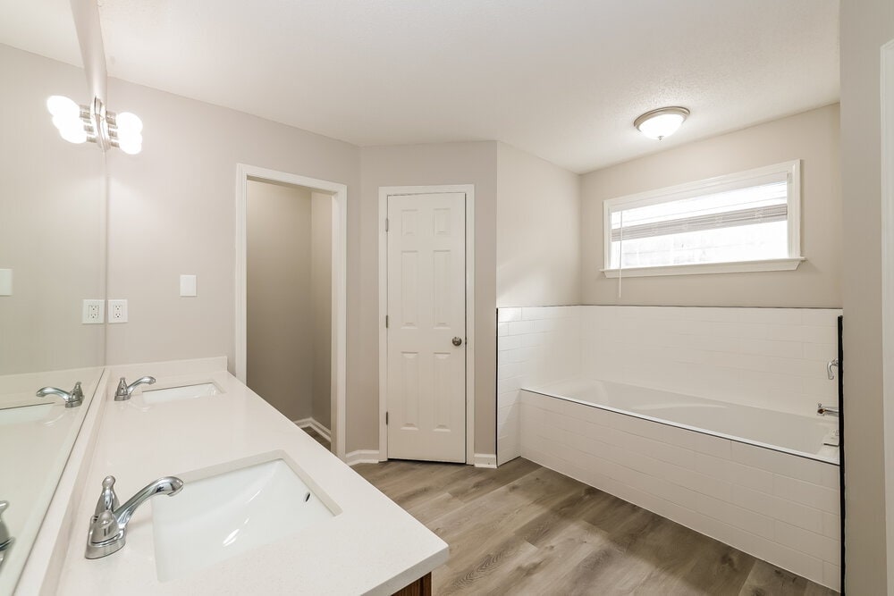 Building Photo - 6150 Woodstock View Dr