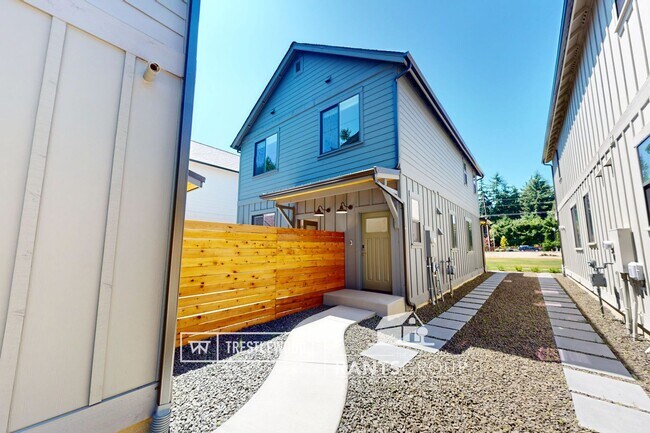 Building Photo - Brand New! Modern Home in Trestlewood – Wh...