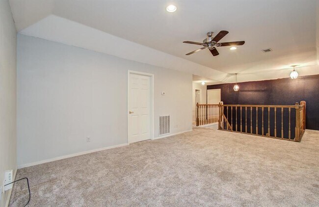 Building Photo - 5339 Holly View Dr