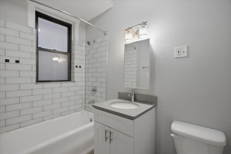 Building Photo - 5020 S Blackstone Ave