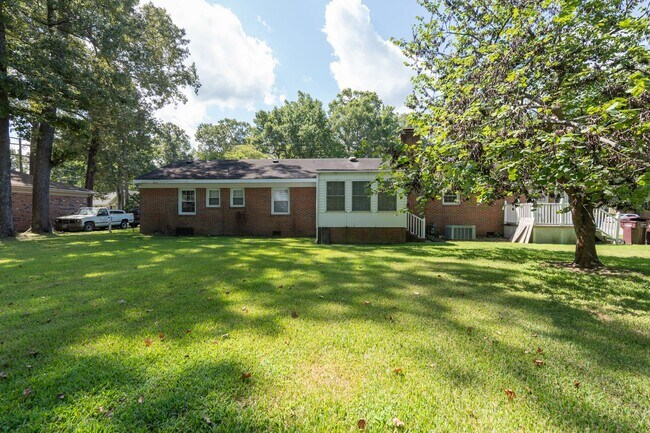 Building Photo - MOVE IN READY 4 Bedroom in Western Branch!