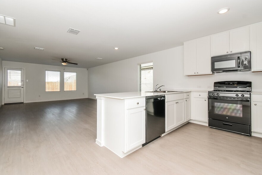 Building Photo - 1805 Javelina St