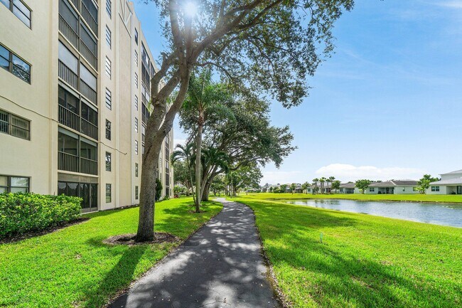 Building Photo - 7290 Kinghurst Dr