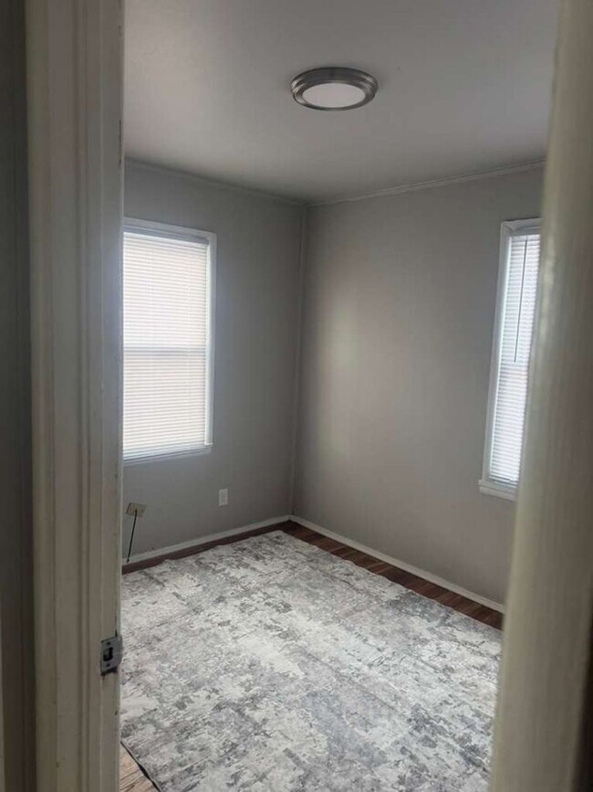 Building Photo - 2022 Rhode Island Ct.