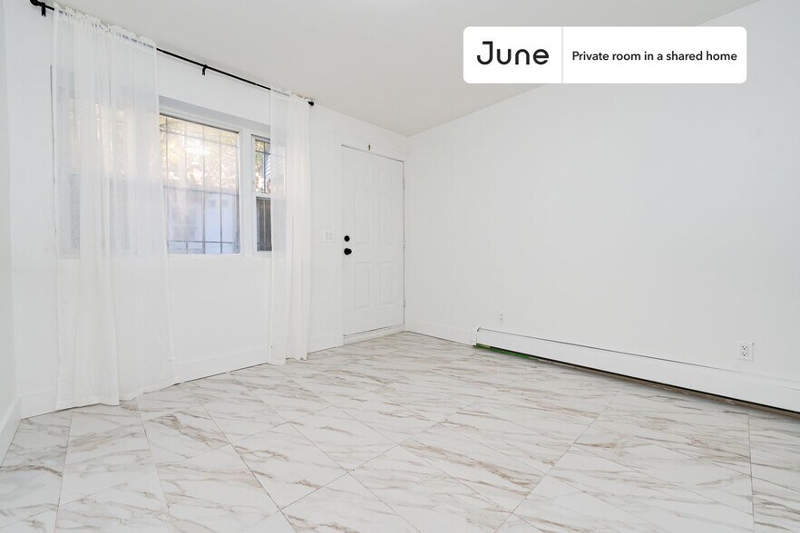 Primary Photo - Private bedroom in 3 bed/1 bath Home