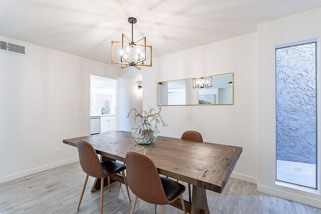 Building Photo - Live in luxury in this Scottsdale condo!
