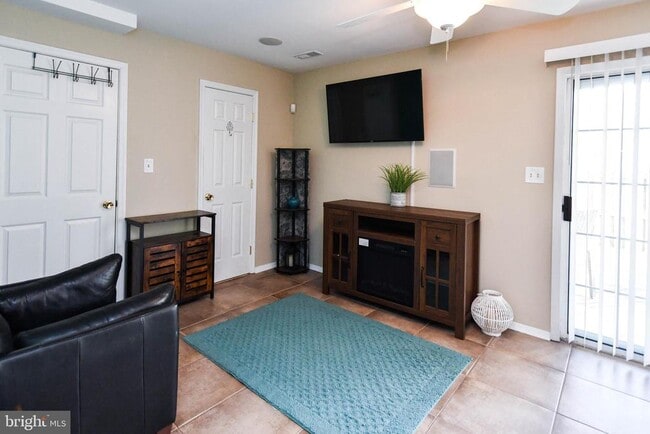 Building Photo - 9466 Sea Breeze Ct