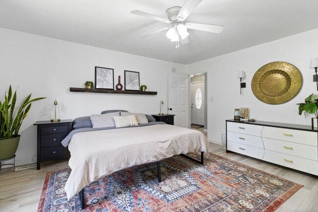 Building Photo - Beautiful Clarksville Home - Great Location!