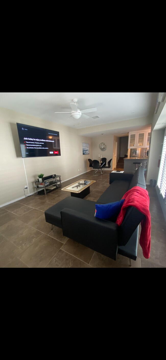 Building Photo - 4200 Camelot Hts