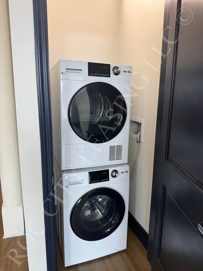 Building Photo - 151 St Paul St