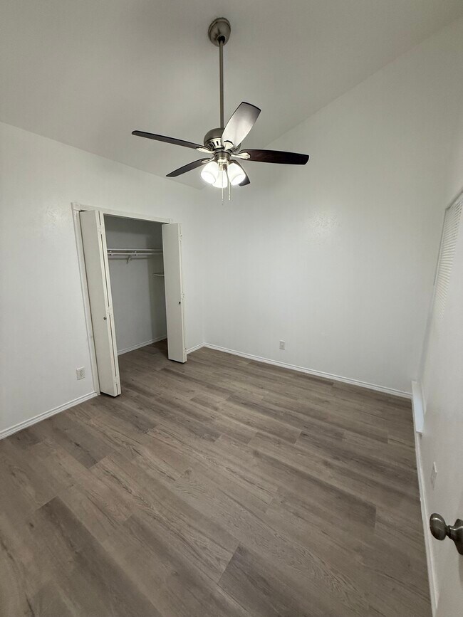 Building Photo - 125 London Ln