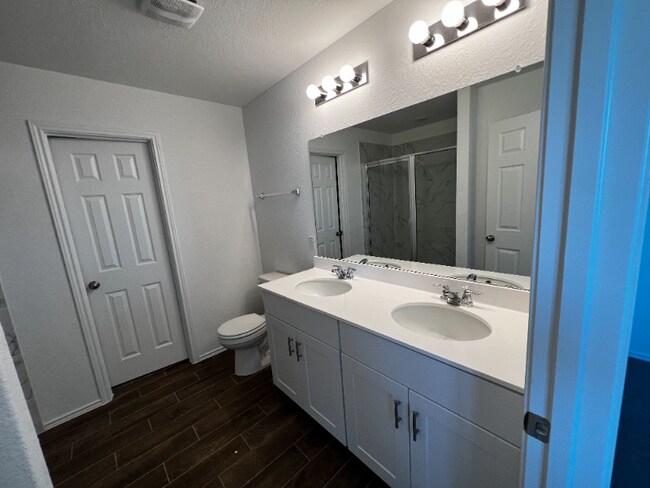 Building Photo - 456 Pickrell Lp