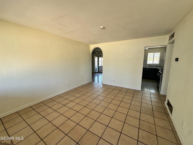Building Photo - 10336 Windsor Dr