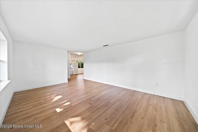 Building Photo - 935 S Tropical Trail