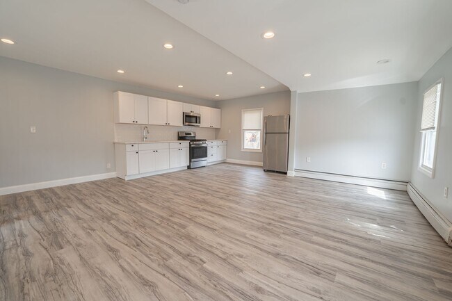 Building Photo - 12 Union Ave