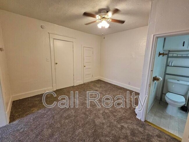 Building Photo - 1423 W Maxwell Ave