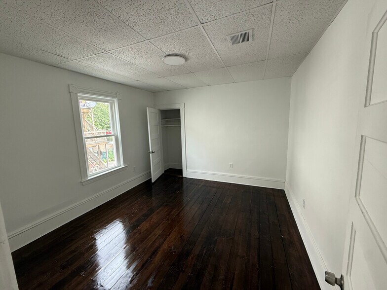 Building Photo - 25 Wyman St