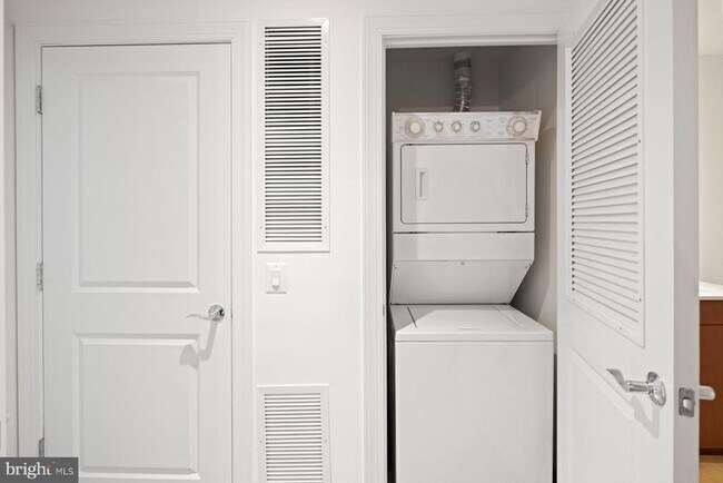 Building Photo - 2425 L St NW