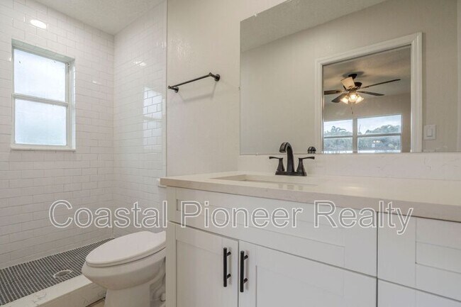 Building Photo - 4600 Venetian Blvd NE