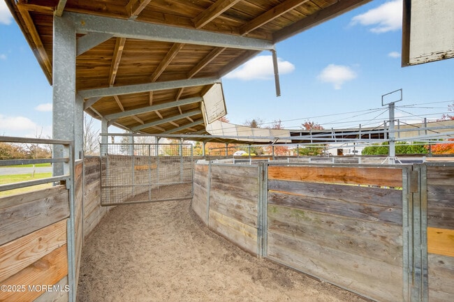 Building Photo - 52 Hill Rd