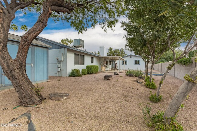 Building Photo - 3541 E Dahlia Dr