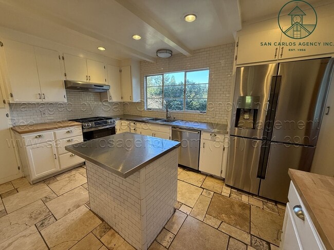 Building Photo - Charming Three Bedroom Hatton Fields Home