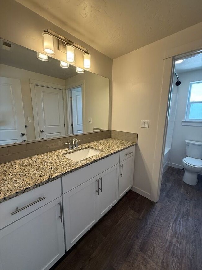 Building Photo - 3327 S Cabin Creek Way