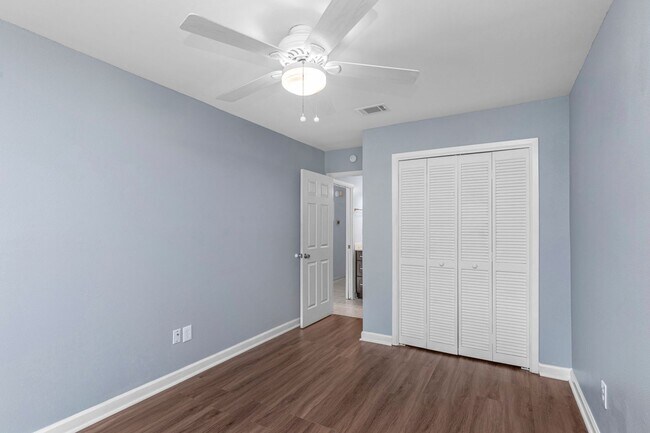 Building Photo - 2BD / 2BA Home Near Eglin AFB and Downtown...