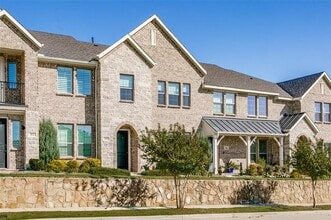 Building Photo - 308 Spring Hill Rd