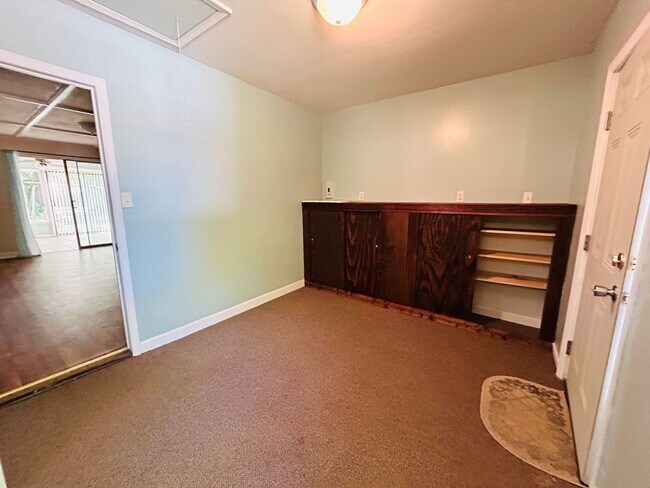 Building Photo - Fabulous 3 bedroom 2 bathroom Ranch home in Lawndale Homes area in NW Greensboro. Huge yard.