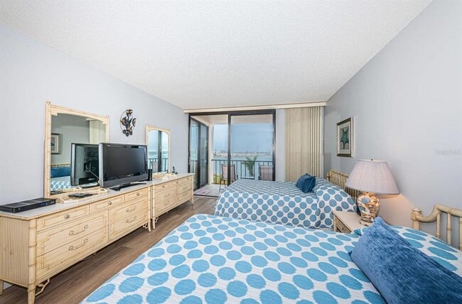 Building Photo - 6218 Palma Del Mar Blvd S