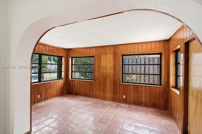Building Photo - 2550 Trapp Ave