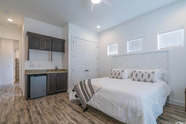 Building Photo - PETS ALLOWED!  Spacious & Modern 3-Bedroom Home for Rent Near Sand Hollow Reservoir