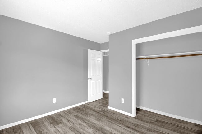 Building Photo - Stunning 3 bedroom, 2 1/2 bathroom End Tow...