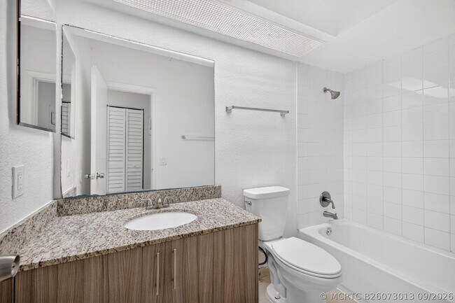 Building Photo - 1007 PROSPECT 205