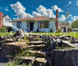 Building Photo - Charming 2 Bed, 2 Bath Home with Updated Kitchen & Outdoor Living Space